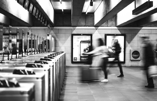 "Bahnhof ist ein trauriger Ort, weil niemand hier bleiben mag"