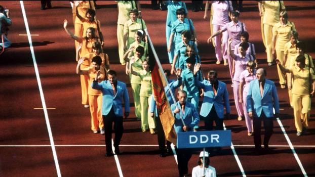 Die olympische Mannschaft der DDR läuft erstmals unter eigener Flagge 1972 in München ein.