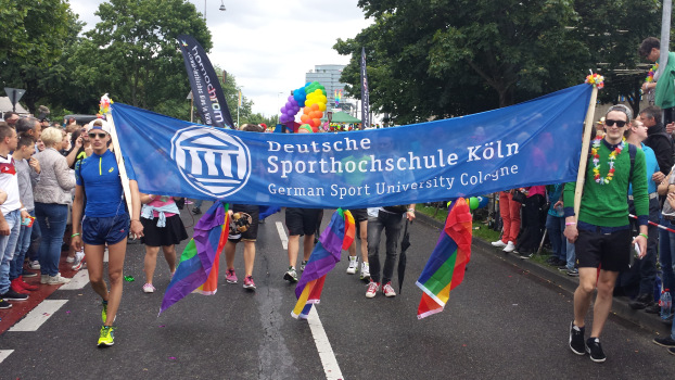 Die Deutsche Sporthochschule bei der Parade des Christopher Street Day 2016 in Köln