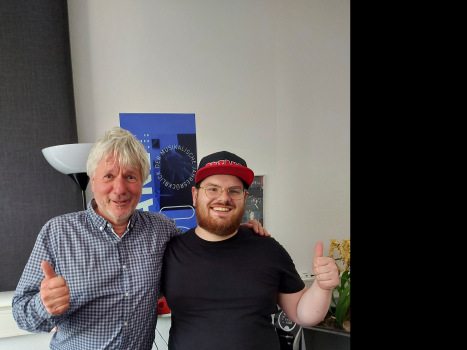 Jürgen Becker mit ECHO-Redakteur Tom im Kölncampus-Studio