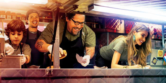 Kiss the Cook: Percy (Emjay Anthony), Martin (John Leguizamo), Carl (Jon Favreau) und Inez (Sofia Vergara) in ihrer rollenden Gourmet-Küche.