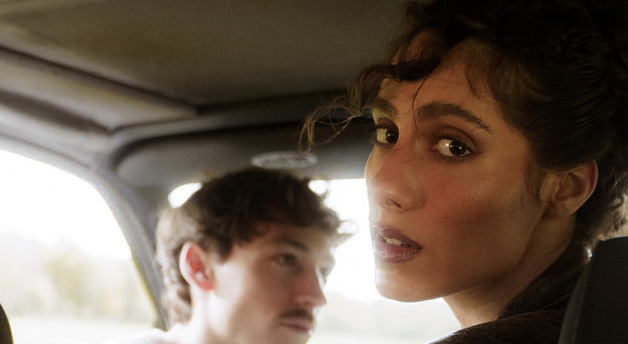 LAOURA - Singer, Songwriterin aus K&ouml;ln