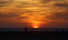Ein Sonnenuntergang &uuml;ber dem Meer.