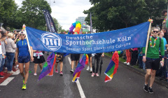 Die Deutsche Sporthochschule bei der Parade des Christopher Street Day 2016 in Köln