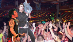 NOFX und Anti-Flag im Bierkönig auf Mallorca? Natürlich nur eine Fotomontage.