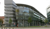 Das LfM-Gebäude im Düsseldorfer Zollhafen. 
